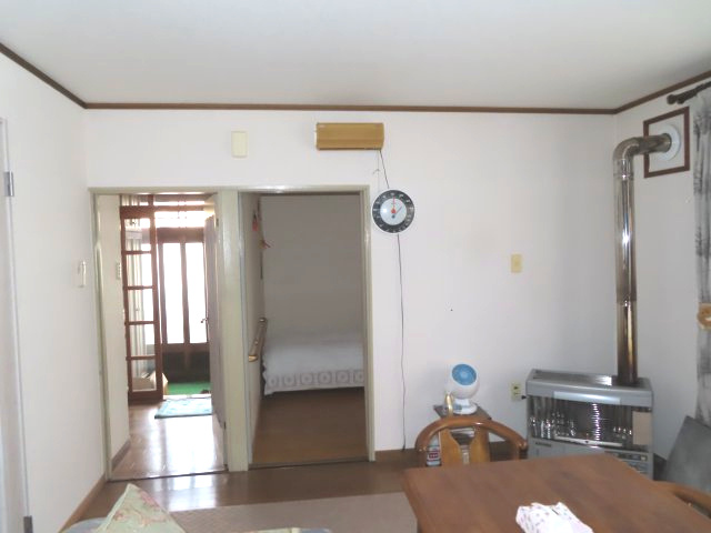 【居間・リビング】 | 北見市南仲町３丁目５番５号　平家建中古売家外土地１筆