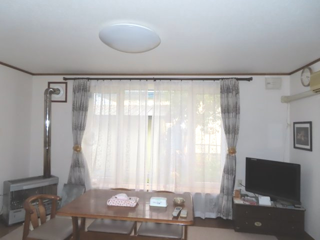 【居間・リビング】 | 北見市南仲町３丁目５番５号　平家建中古売家外土地１筆