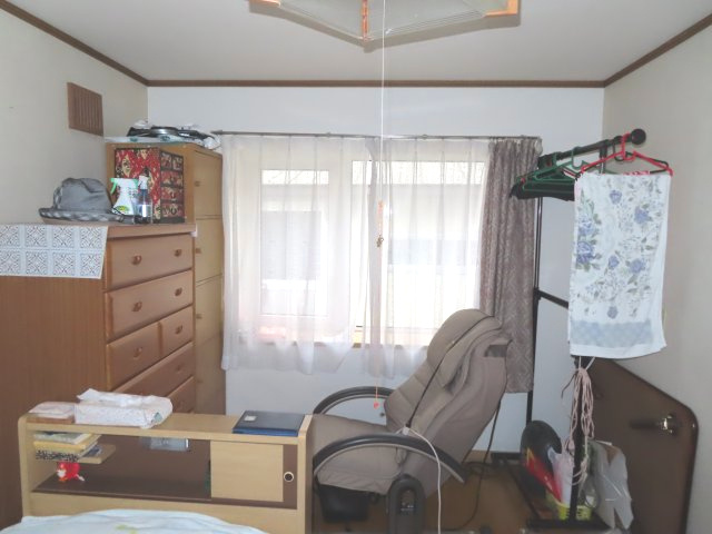 【洋室】 | 北見市南仲町３丁目５番５号　平家建中古売家外土地１筆 | 6帖洋室