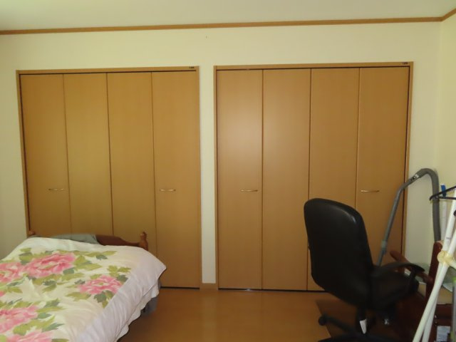 【収納】 | 北見市南仲町３丁目５番５号　平家建中古売家外土地１筆 | 9.06帖洋室収納