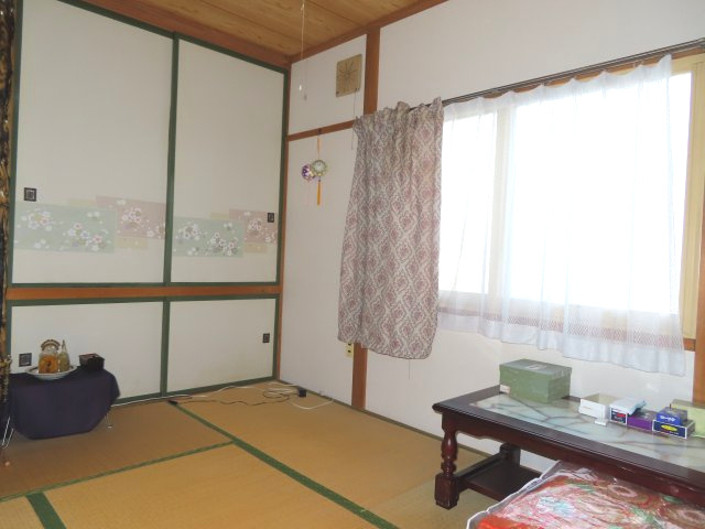 【和室】 | 北見市南仲町３丁目５番５号　平家建中古売家外土地１筆 | 北西側6帖和室・収納