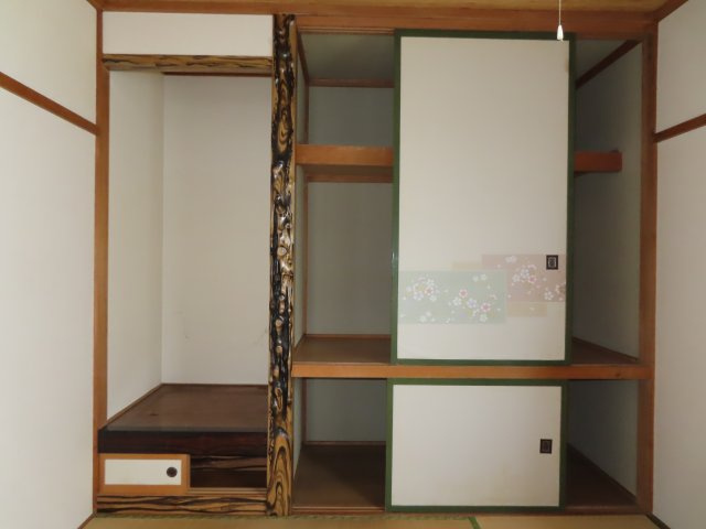 北見市南仲町３丁目５番２１号　平家建中古売家外土地１筆の収納|和室収納(押入・仏間)です.
