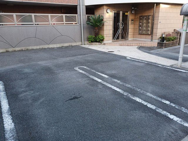 グランソレイユの駐車場|駐車場に車を止められます