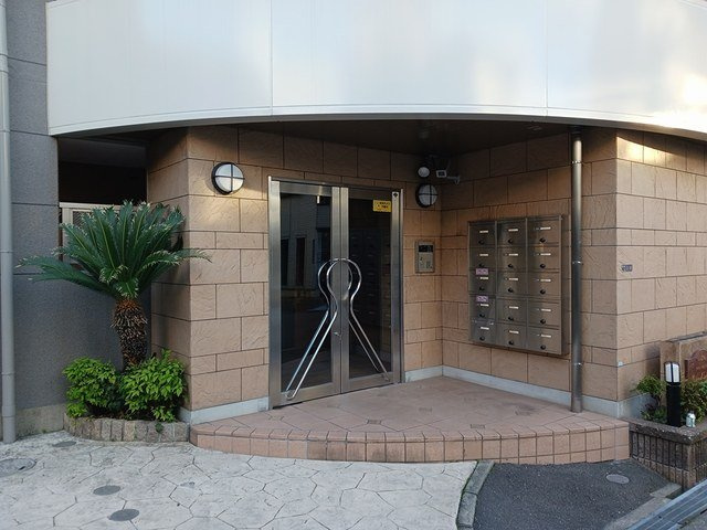 グランソレイユのエントランス|落ち着いたエントランスです