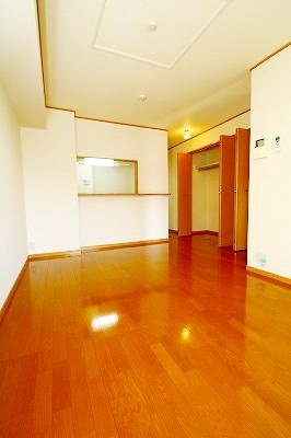 エンゼルコートⅡの居間・リビング|ゆったりとしたリビングです