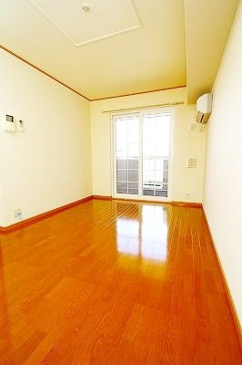 エンゼルコートⅡの居間・リビング|使いやすいリビングです