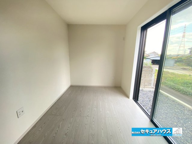 【今からご案内可能】刈谷市泉田町大久屋　全2棟の洋室|【1階洋室】
◆加齢による階段の昇り降りの負担が軽減され、将来的に介護が必要になった場合でも平屋のような生活が送れます。﻿