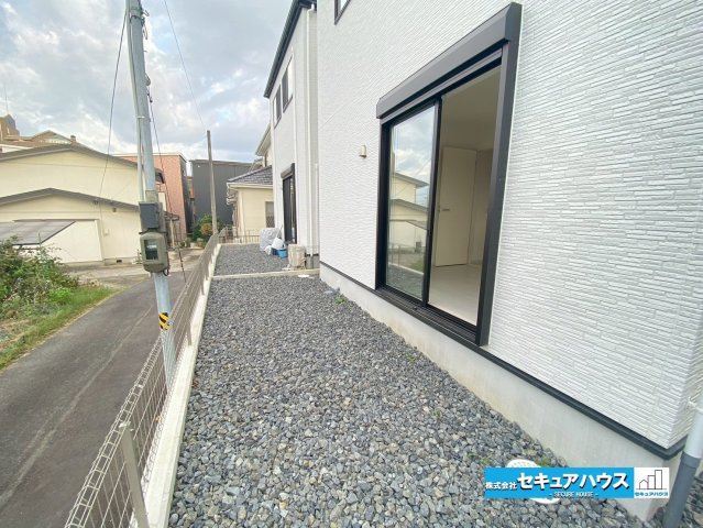 【今からご案内可能】刈谷市泉田町大久屋　全2棟の庭|【庭】
◆自転車を置いたり、車のタイヤを置いたりと何かと使えるお庭スペースです♪