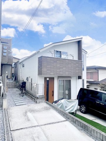 横浜市神奈川区三ツ沢中町戸建の外観|２階建　1階：４９．１６㎡　2階：４９．１６㎡
土地面積（公簿）102.04㎡