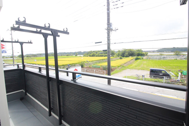 【バルコニー】 | 我孫子市高野山　新築戸建 | ワイドなバルコニーで、ご家族全員のお洋服もらくらく干せちゃいます( *´艸｀)