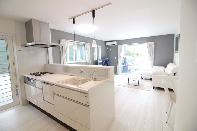 【キッチン】 | 我孫子市高野山　新築戸建 | リビングを見渡せるキッチンはお子様を見ながらでも料理が出来て安心ですね☆