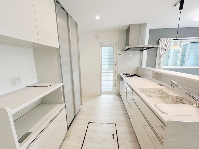 【キッチン】 | 我孫子市高野山　新築戸建 | 備え付け収納で、スッキリお片付け！