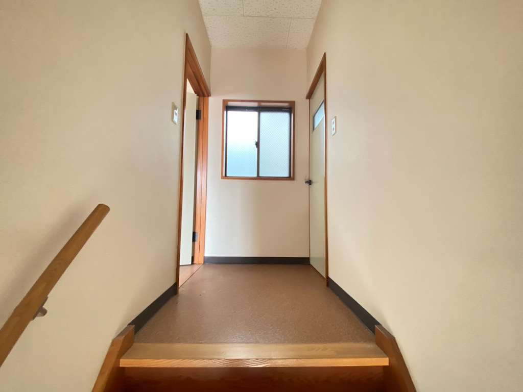 宮本町貸店舗事務所の玄関