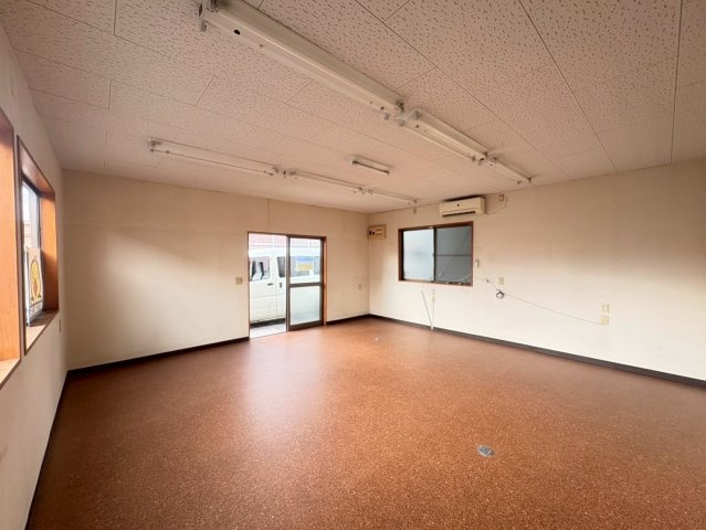 宮本町貸店舗事務所の居間・リビング