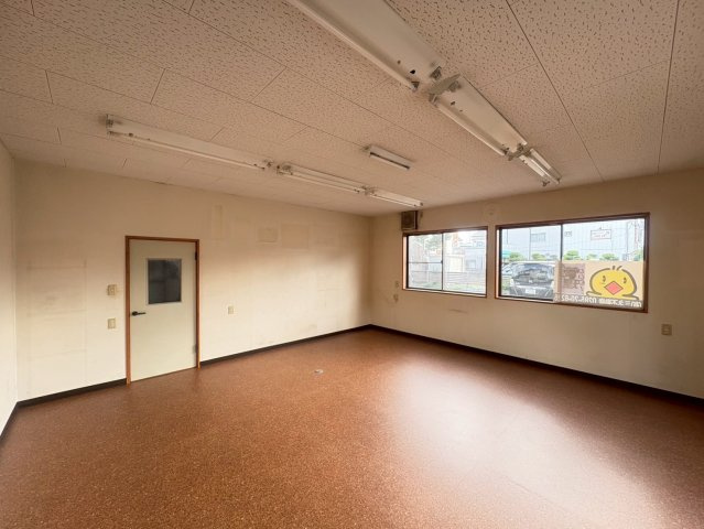 宮本町貸店舗事務所の居間・リビング