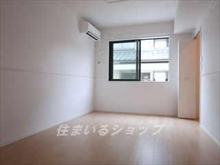 広島市安佐北区口田南１丁目のアパートの寝室|寝室にもエアコンあり