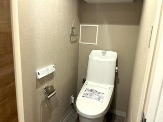 【トイレ】 | オアセス市川 | LIXIL製トイレ　吊戸棚付き