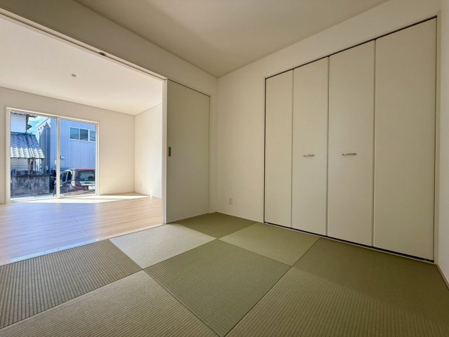 高知市役知町　新築戸建ての和室|リビングと続き間の和室は客間やお子様スペースにも便利♪