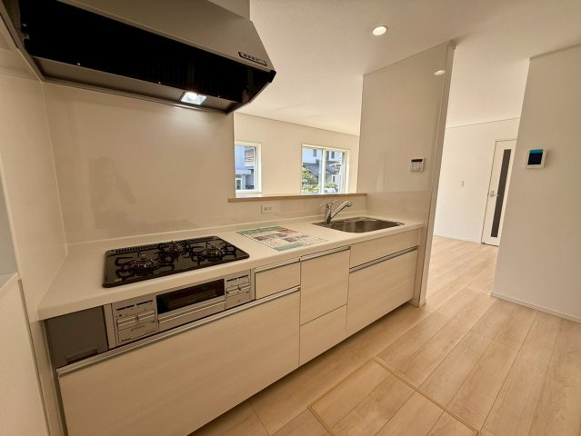 高知市役知町　新築戸建てのキッチン|家族の様子が見渡せる対面キッチン♪毎日の料理がもっと楽しく。