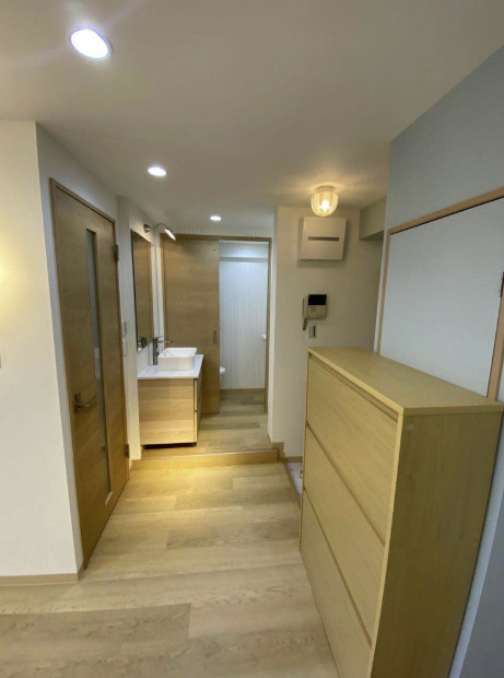 パラスト明大前の玄関