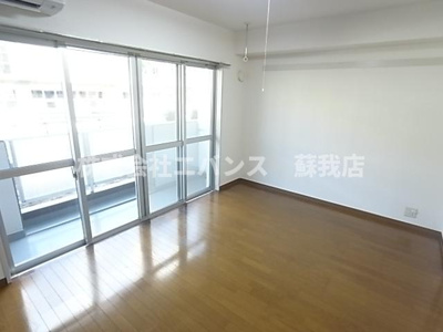 【居間・リビング】 | 日進松ヶ丘ハイム | ゆったりとしたリビングです