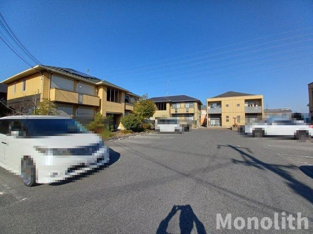 ディアス福泉E棟の駐車場