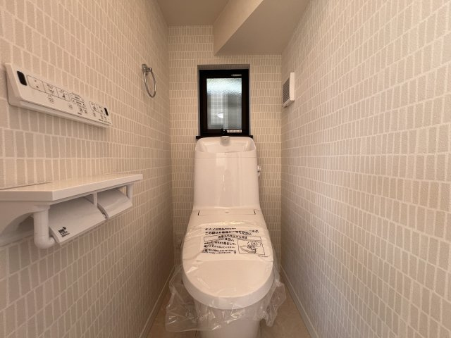 港南台ってどうなん台？【栄区鍛冶ヶ谷１丁目】新築戸建のトイレ|落ち着いた色調のトイレです