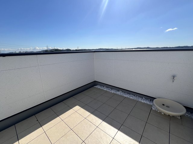 港南台ってどうなん台？【栄区鍛冶ヶ谷１丁目】新築戸建のバルコニー|開放的で明るい空間を演出してくれるスカイバルコニーです