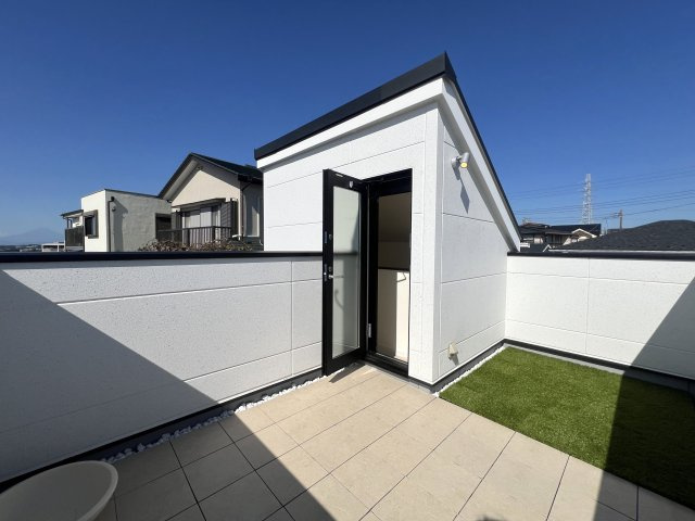 港南台ってどうなん台？【栄区鍛冶ヶ谷１丁目】新築戸建のバルコニー|バルコニーからの眺めを楽しみながら食事をしませんか