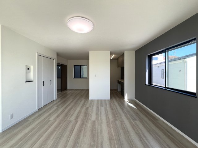 港南台ってどうなん台？【栄区鍛冶ヶ谷１丁目】新築戸建の居間・リビング|ゆったりとした居間です