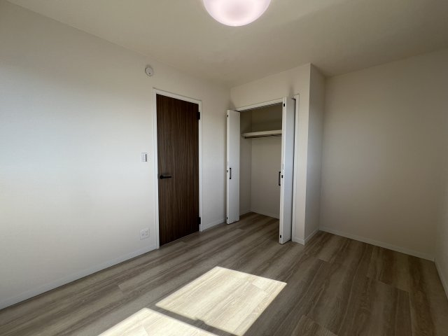 港南台ってどうなん台？【栄区鍛冶ヶ谷１丁目】新築戸建の洋室|明るい洋室です