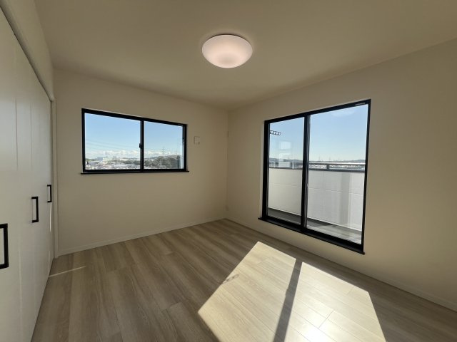 港南台ってどうなん台？【栄区鍛冶ヶ谷１丁目】新築戸建の洋室|明るい洋室です