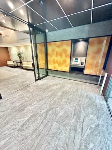 プラウドタワー名古屋伏見のエントランス