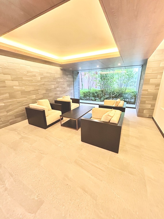 シエリア本郷駅前のロビー