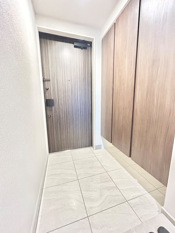 シエリア本郷駅前の玄関