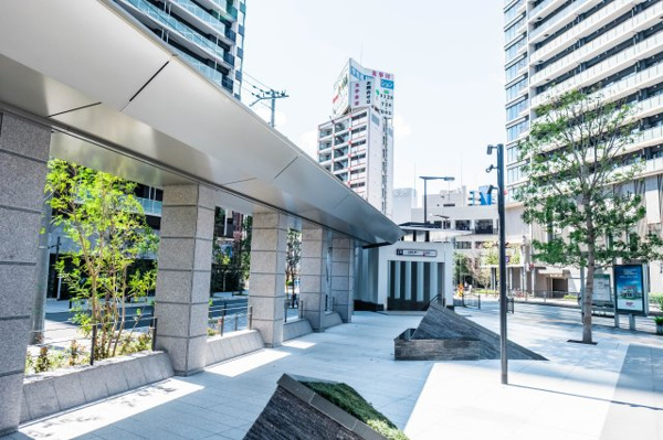 【周辺】 | 【ステーションアプローチ】地下鉄御堂筋線「中津」駅直結！雨に濡れにくい屋根付きアプローチが嬉しい！