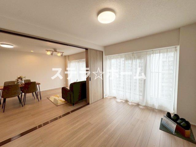 南茨木駅前ハイタウン美沢F棟の洋室|落ち着いた色調の洋室です