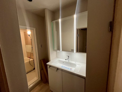 【独立洗面台】 | 陵南住宅１号棟 | 【新規交換！洗面化粧台】ゆとりのある洗面室ですよ！朝の身支度もスムーズにできますね！