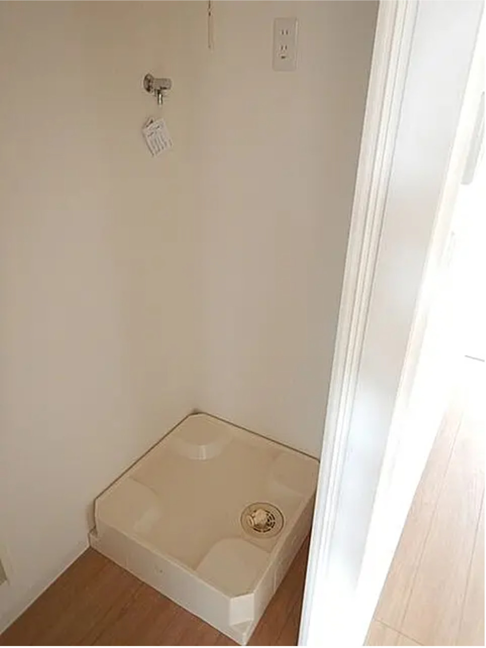 【東京都足立区】1棟売りアパート　Glanz大師前のランドリースペース