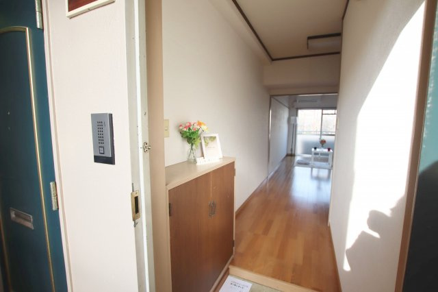 セントラルアベニューの玄関|収納もある玄関です