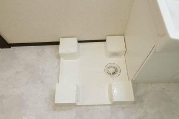 【設備】 | ホワイトヴィラＥ棟 | 室内洗濯機置き場。