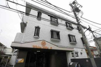 【外観】 | ホワイトヴィラＥ棟 | 鉄筋コンクリート造のがっちりとした建物。