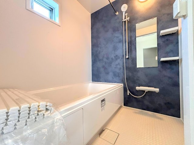 港南区芹が谷1丁目　新築戸建てのその他|［モデルハウス］◆お子様と一緒にバスタイムを楽しめる広々空間。浴室乾燥機付で心地よいバスタイムを実現します。
