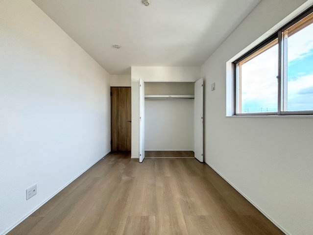 港南区芹が谷1丁目　新築戸建てのその他|［モデルハウス］◆柔らかい陽光が差し込む明るいお部屋を演出する設計。彩光の取れる窓が気持ちの良いお部屋を創り上げます。
