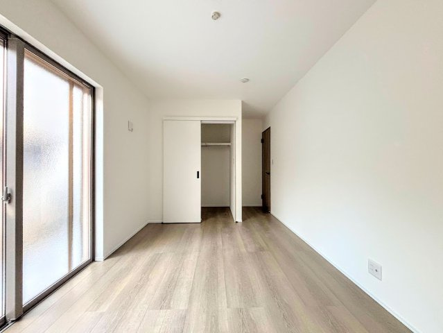 港南区芹が谷1丁目　新築戸建てのその他|［モデルハウス］◆気持ちの良い風が室内へ入り込む居室。家具を配置しても広々ご利用いただけます！！
