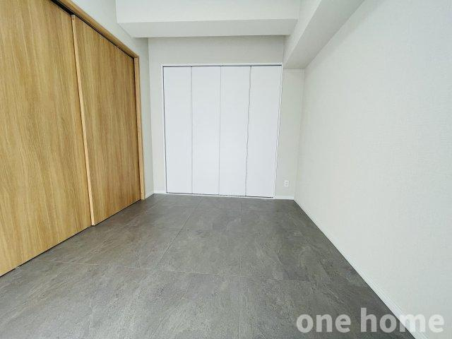 野中北パークハウスの洋室|◆約6.0帖洋室です！お洒落なグレースカラーのフローリングです！
◆南東側バルコニーから自然光が差し込む明るいお部屋です！