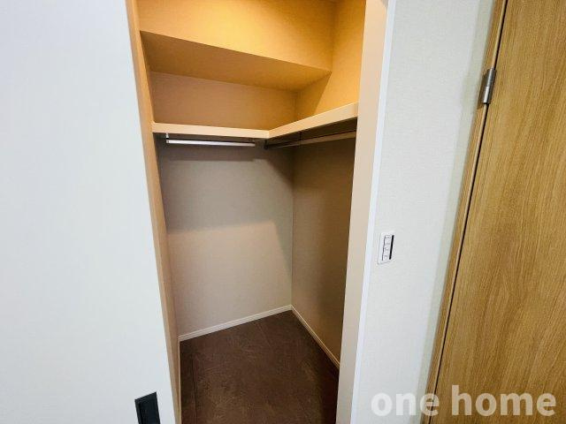 野中北パークハウスの収納|◆約4.7帖洋室ウォークインクローゼットです！
◆各居室にはWIC２つを含む収納スペースが完備！収納家具を最低限に住空間を有効活用できます！