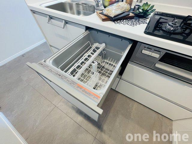 野中北パークハウスの設備|◆家事の時短が叶う食器洗浄乾燥機が搭載されています！ビルトインタイプで作業スペースを圧迫せず使い勝手良好です！