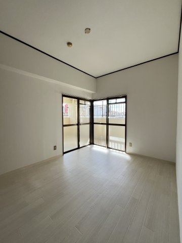 マンションもえぎの洋室