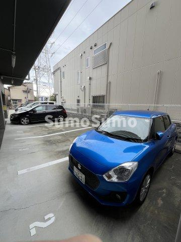 アルフェッカの駐車場